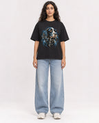 Mockup Boxy Heavyweight Tee Black female full-body 07