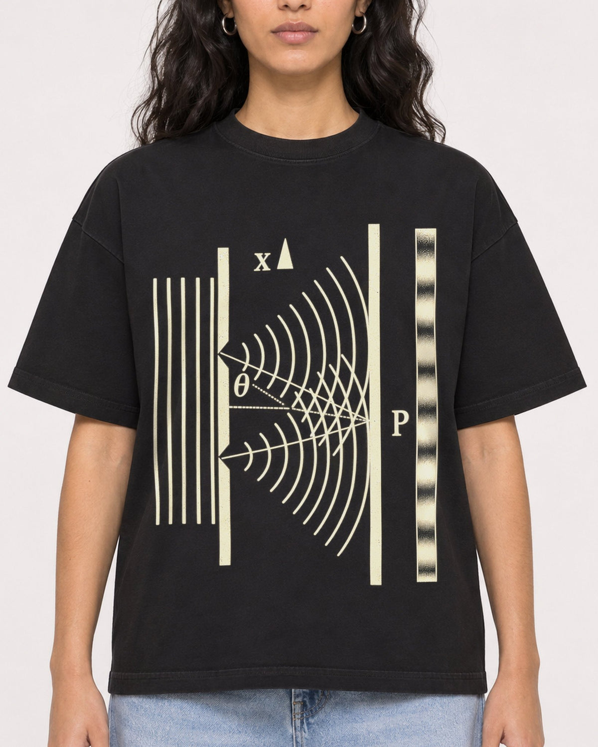 Mockup Boxy Heavyweight Tee Black female close-up 07