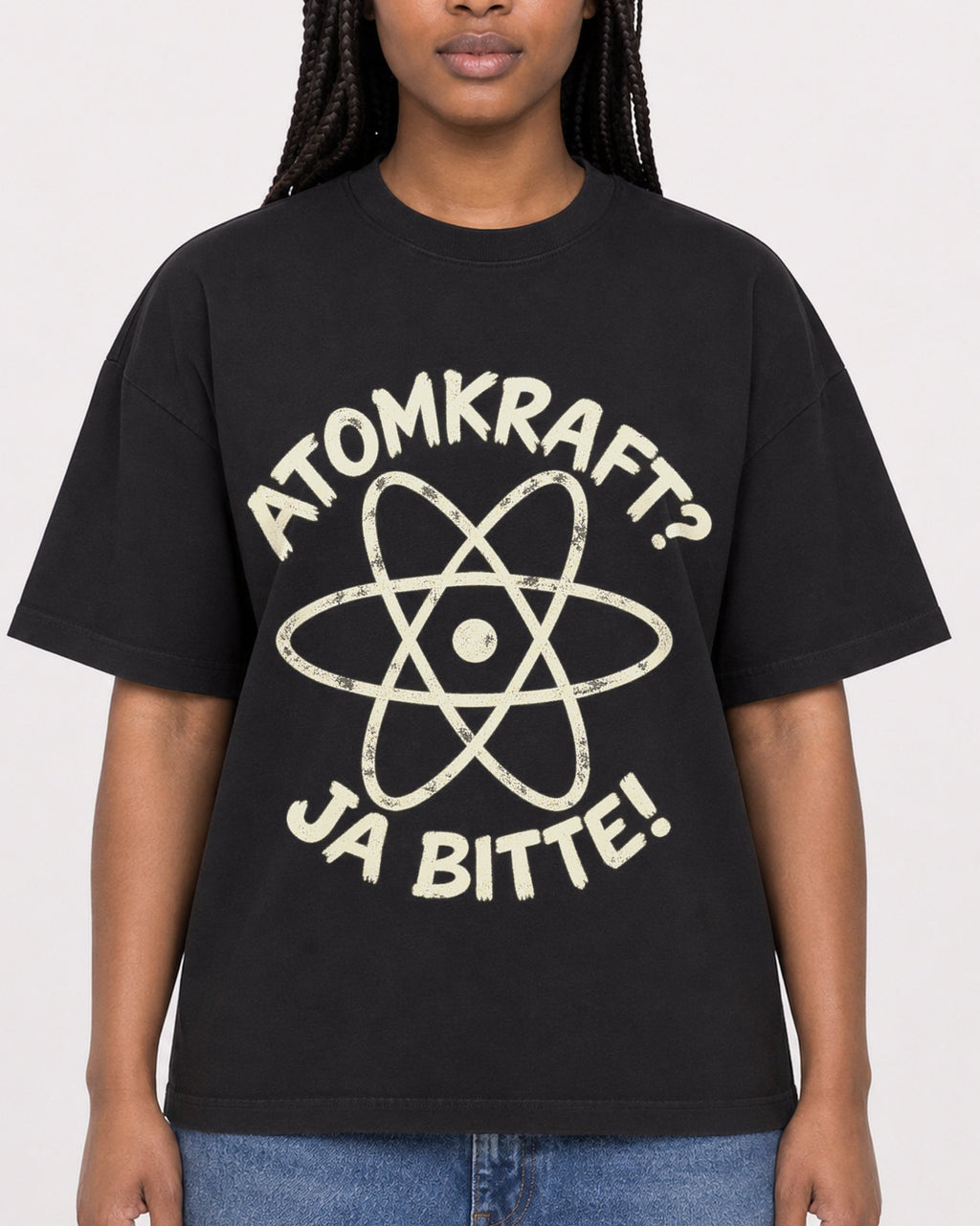 Mockup Boxy Heavyweight Tee Black female close-up 04