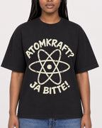 Mockup Boxy Heavyweight Tee Black female close-up 04