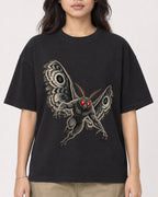 Mockup Boxy Heavyweight Tee Black female close-up 02