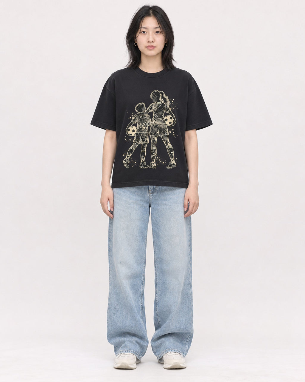 Mockup Boxy Heavyweight Tee Black female full-body 31