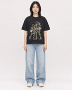 Mockup Boxy Heavyweight Tee Black female full-body 31
