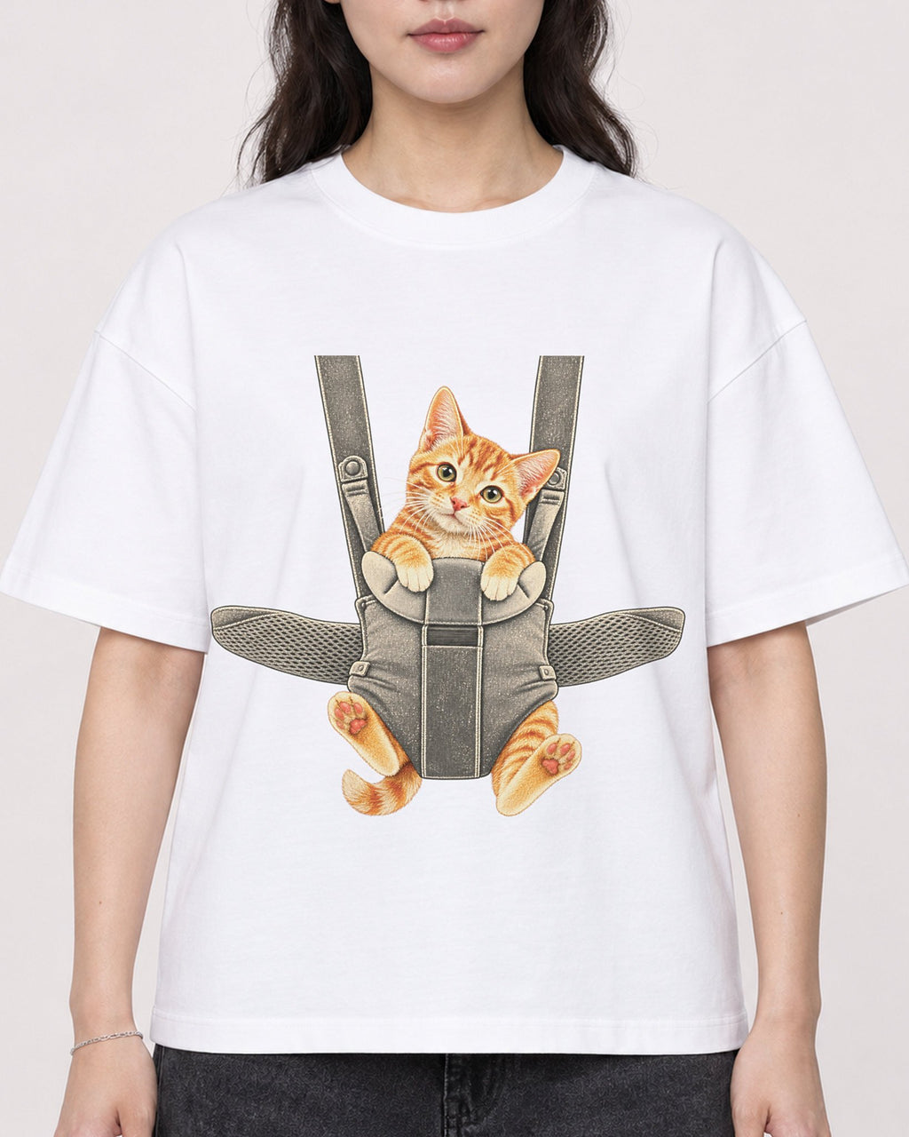 Mockup Boxy Heavyweight Tee White female close-up 03