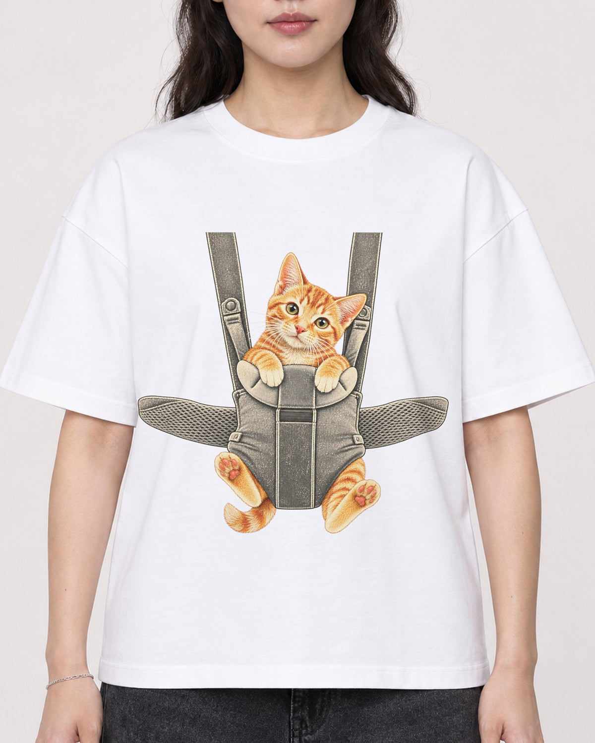 Mockup Boxy Heavyweight Tee White female close-up 03