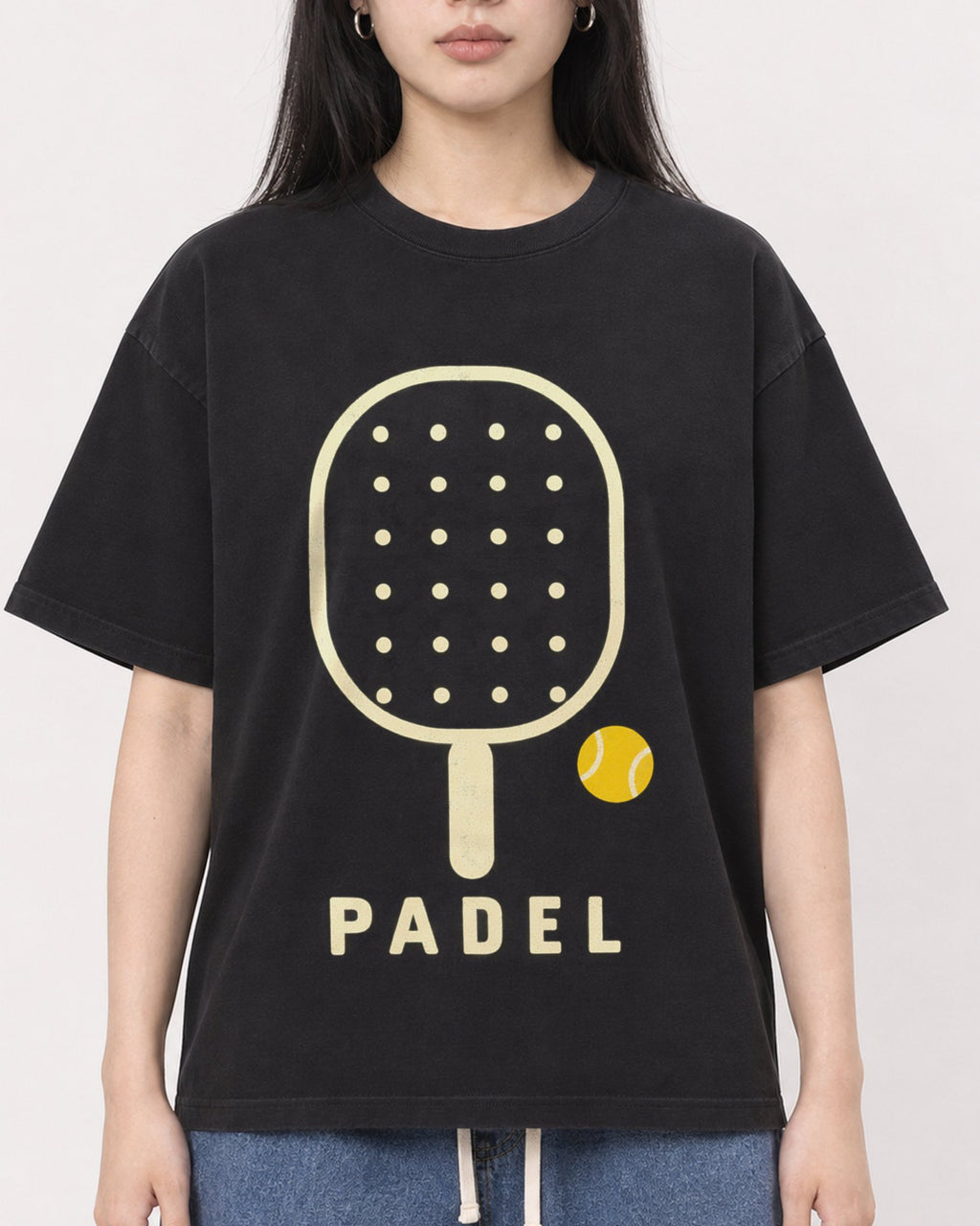 Mockup Boxy Heavyweight Tee Black female close-up 01