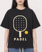 Mockup Boxy Heavyweight Tee Black female close-up 01