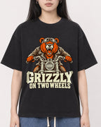 Mockup Boxy Heavyweight Tee Black female close-up 01