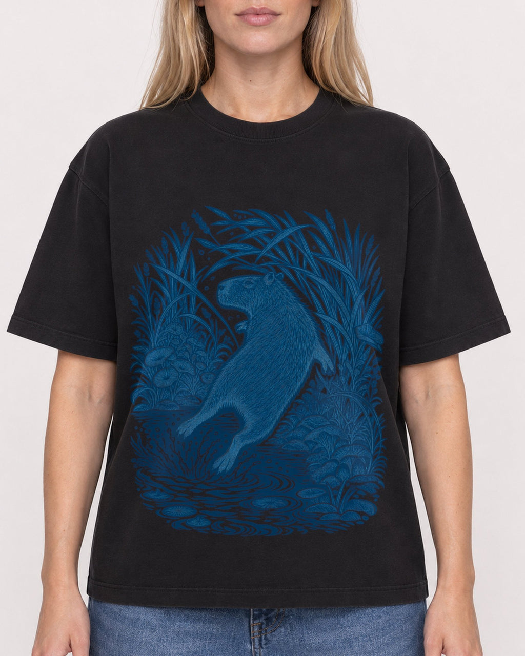 Mockup Boxy Heavyweight Tee Black female close-up 08