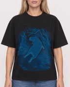 Mockup Boxy Heavyweight Tee Black female close-up 08