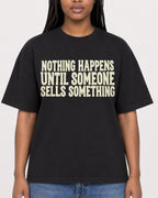 Mockup Boxy Heavyweight Tee Black female close-up 04