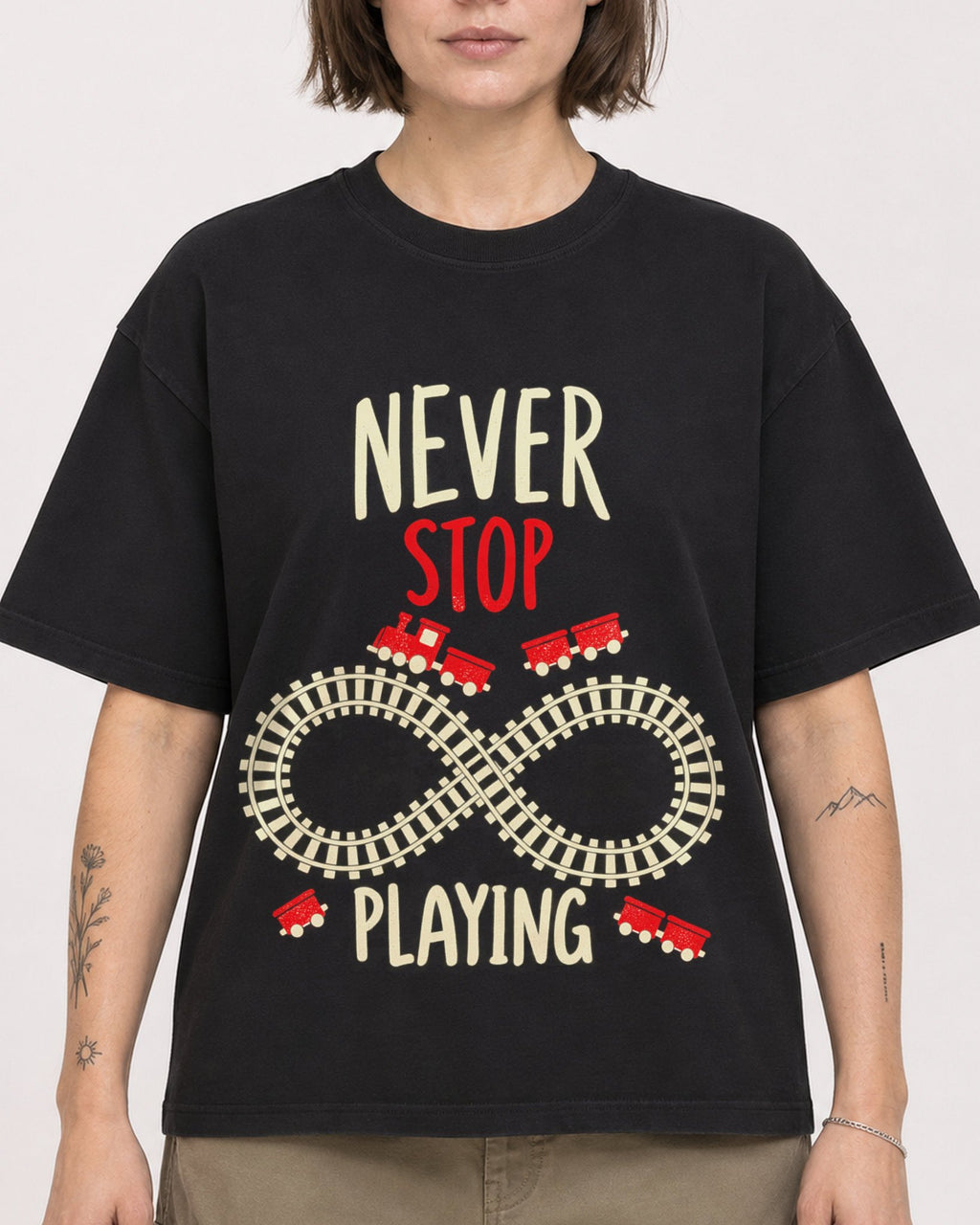Mockup Boxy Heavyweight Tee Black female close-up 18