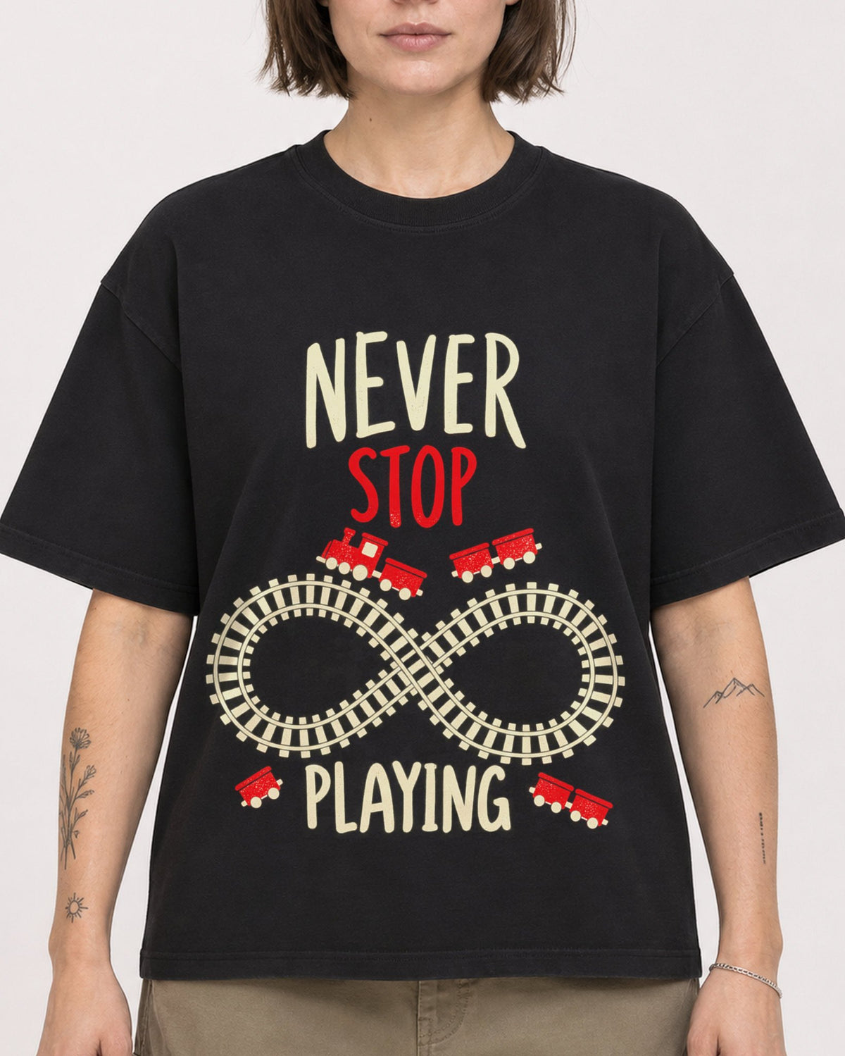 Mockup Boxy Heavyweight Tee Black female close-up 18