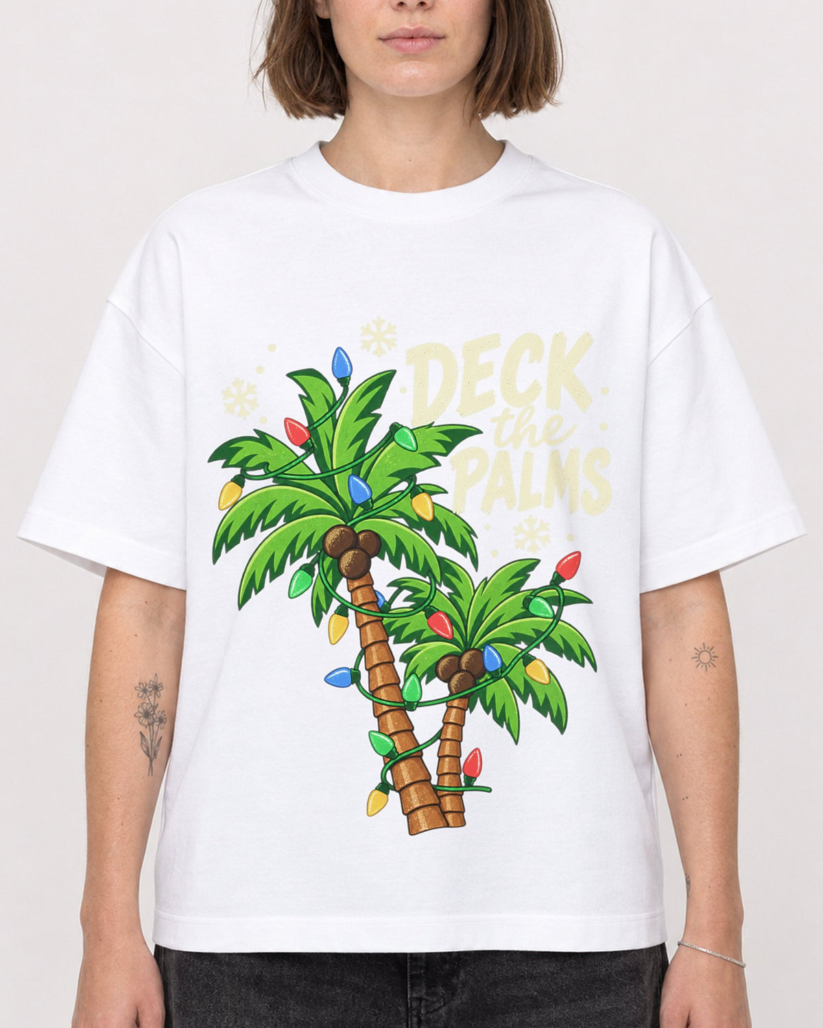 Mockup Boxy Heavyweight Tee White female close-up 18