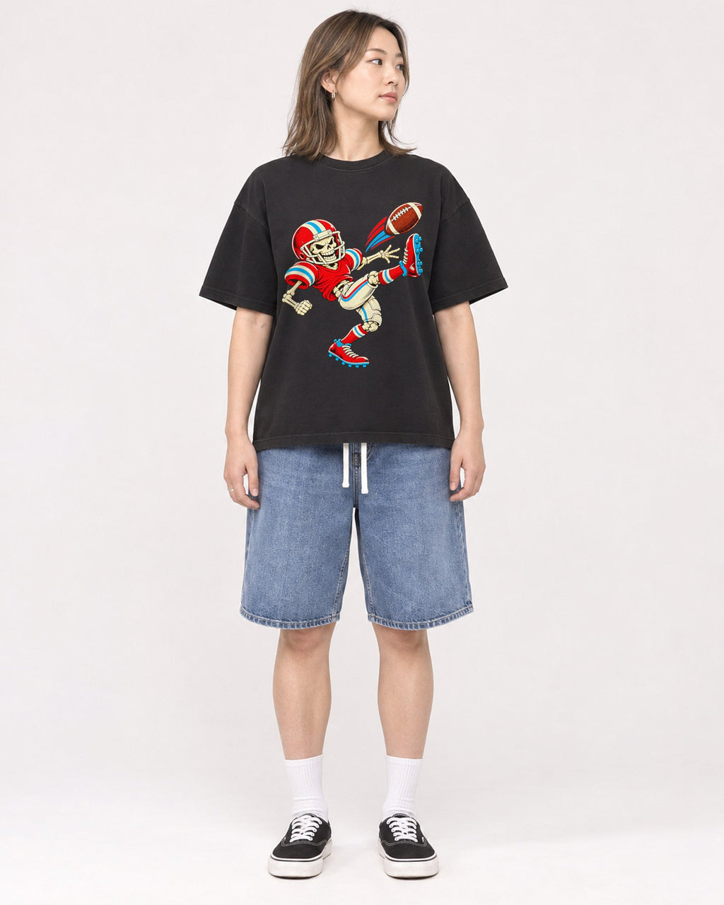 Mockup Boxy Heavyweight Tee Black female full-body 33