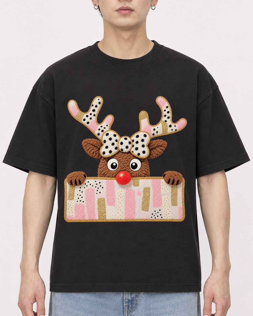 Mockup Boxy Heavyweight Tee Black male close-up 01