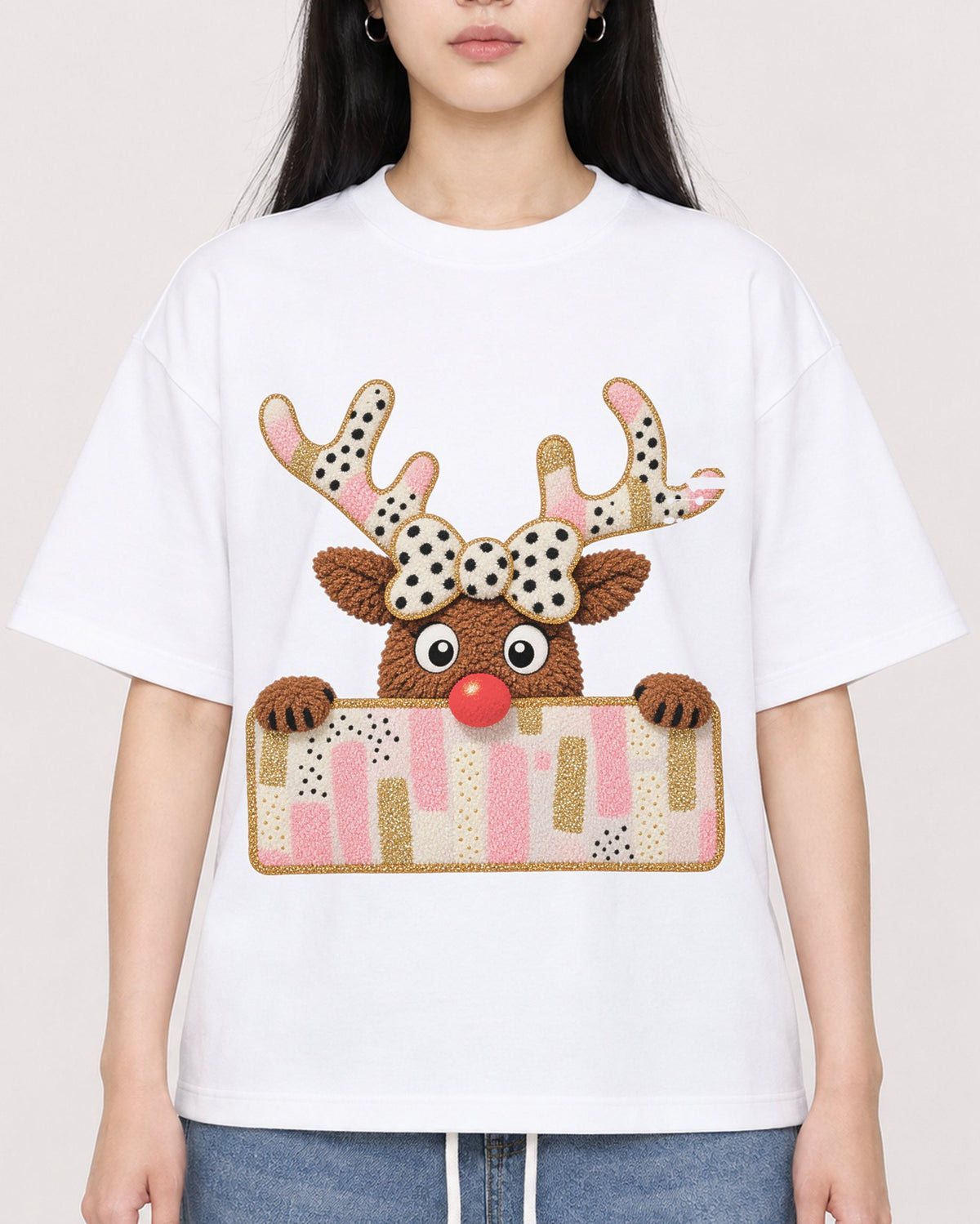 Mockup Boxy Heavyweight Tee White female close-up 01