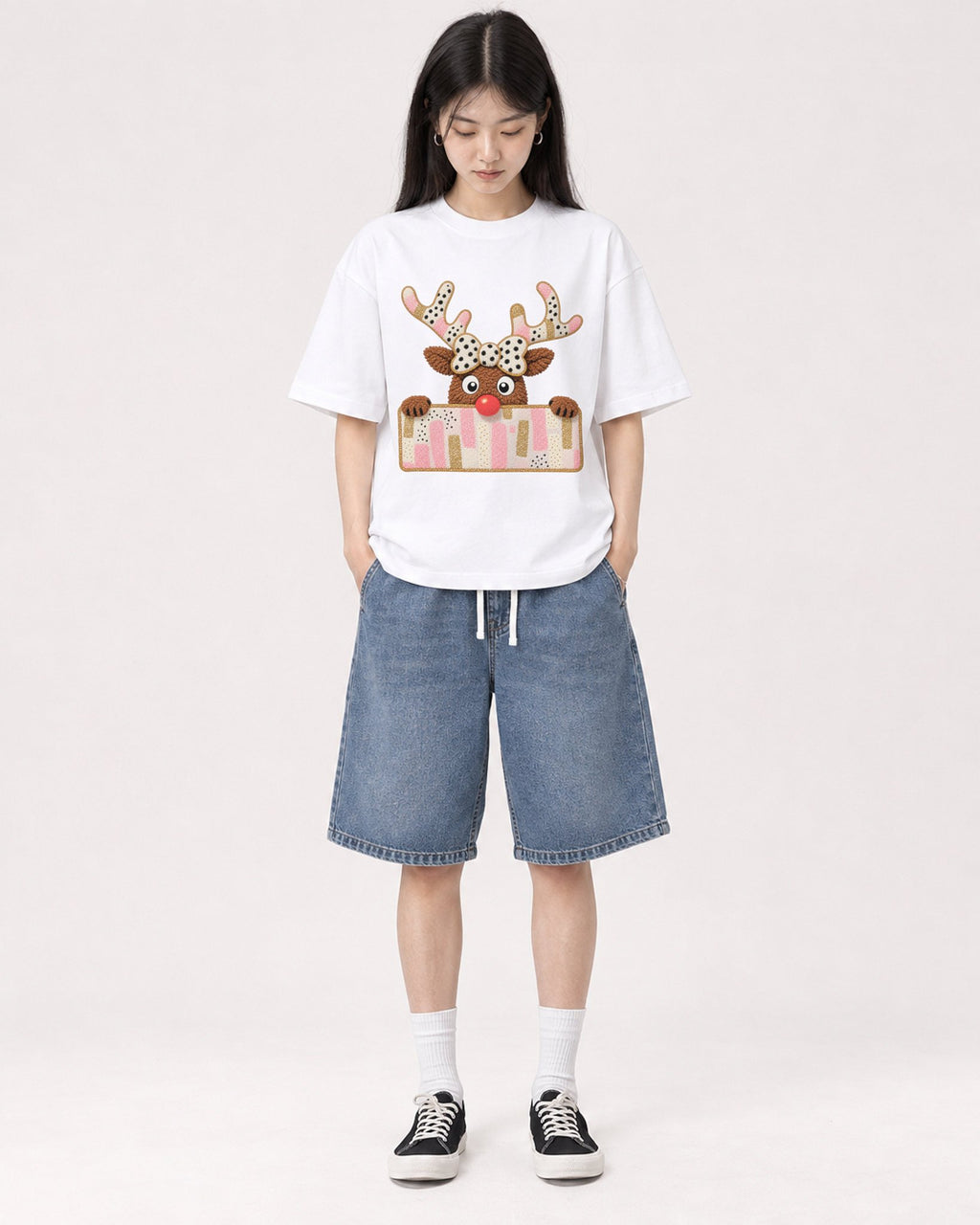 Mockup Boxy Heavyweight Tee White female full-body 01