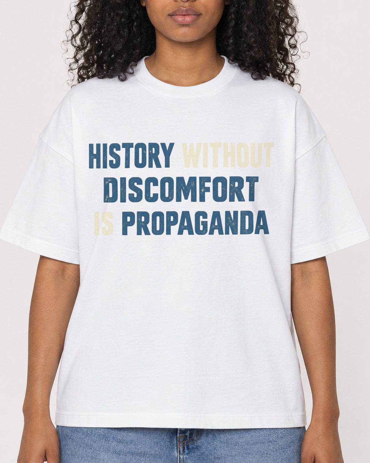 Mockup Boxy Heavyweight Tee White female close-up 05