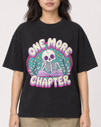 Mockup Boxy Heavyweight Tee Black female close-up 02