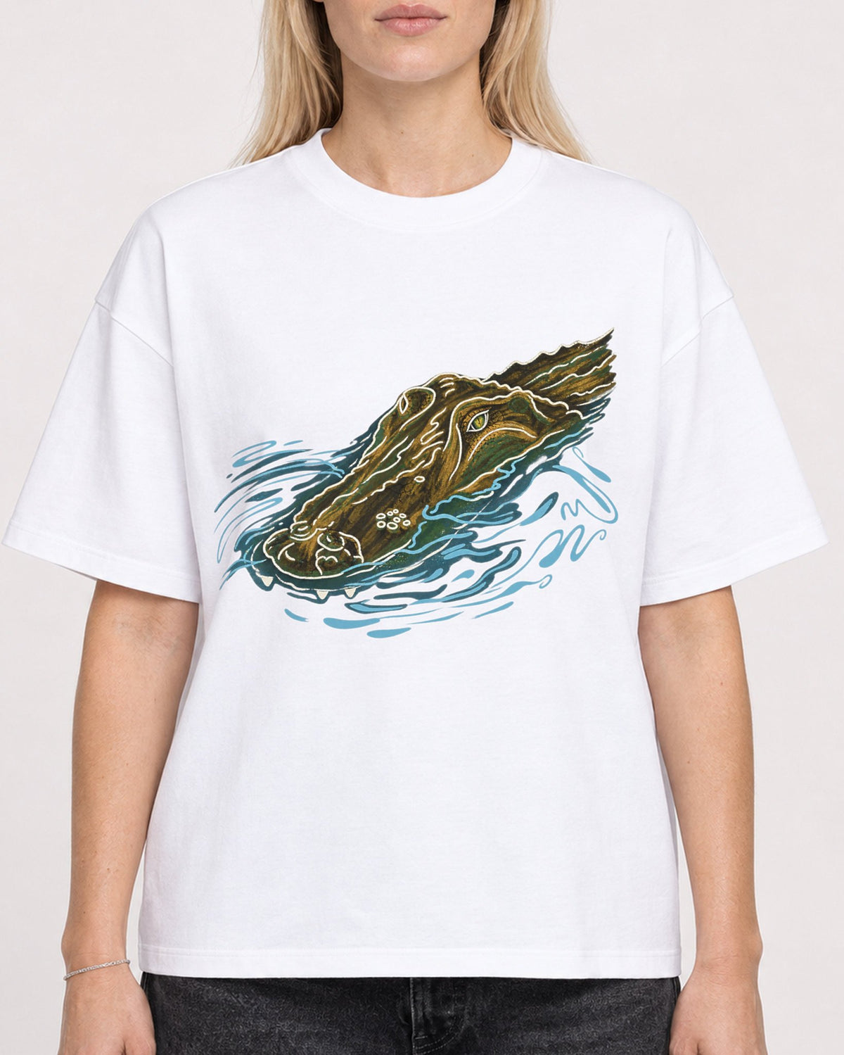 Mockup Boxy Heavyweight Tee White female close-up 08