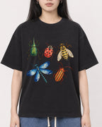Mockup Boxy Heavyweight Tee Black female close-up 01