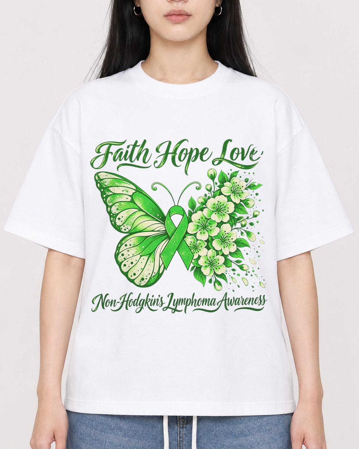 Mockup Boxy Heavyweight Tee White female close-up 01