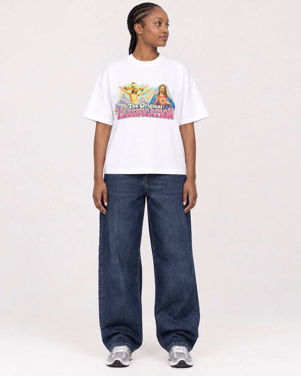 Mockup Boxy Heavyweight Tee White female full-body 44