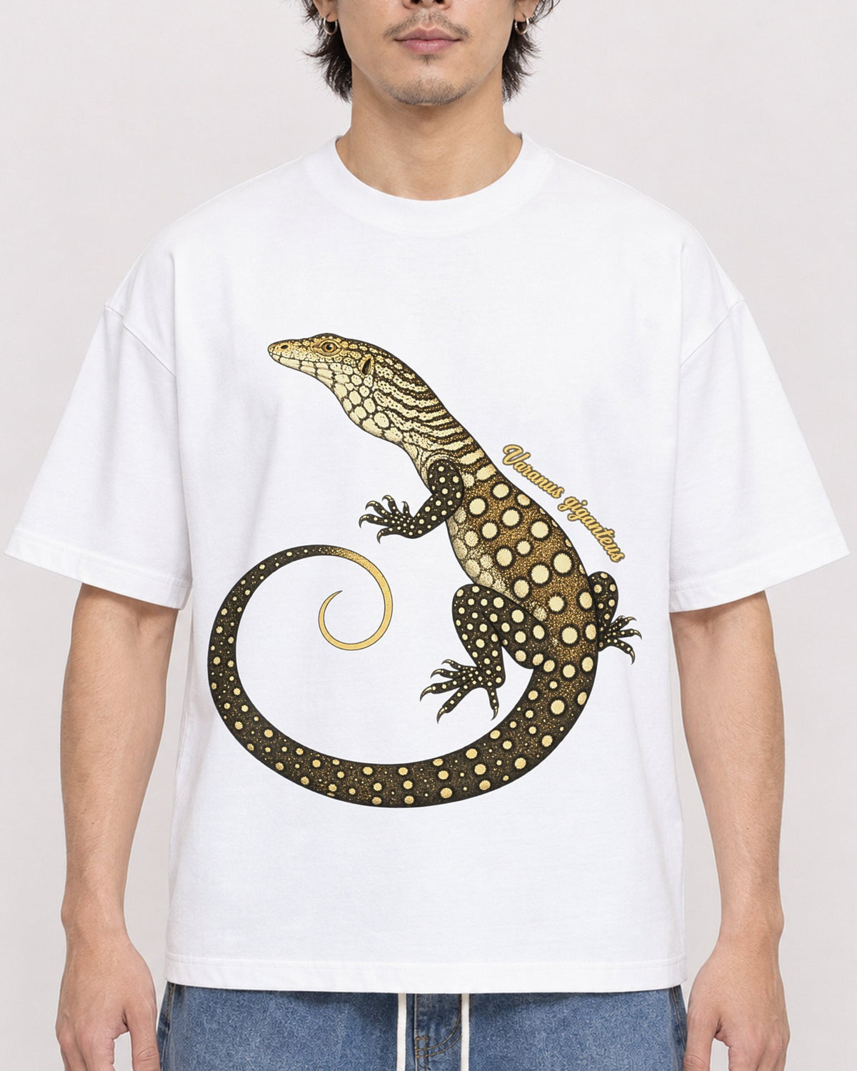 Mockup Boxy Heavyweight Tee White male close-up 03