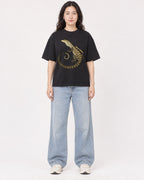 Mockup Boxy Heavyweight Tee Black female full-body 03