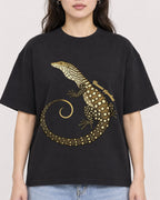 Mockup Boxy Heavyweight Tee Black female close-up 03