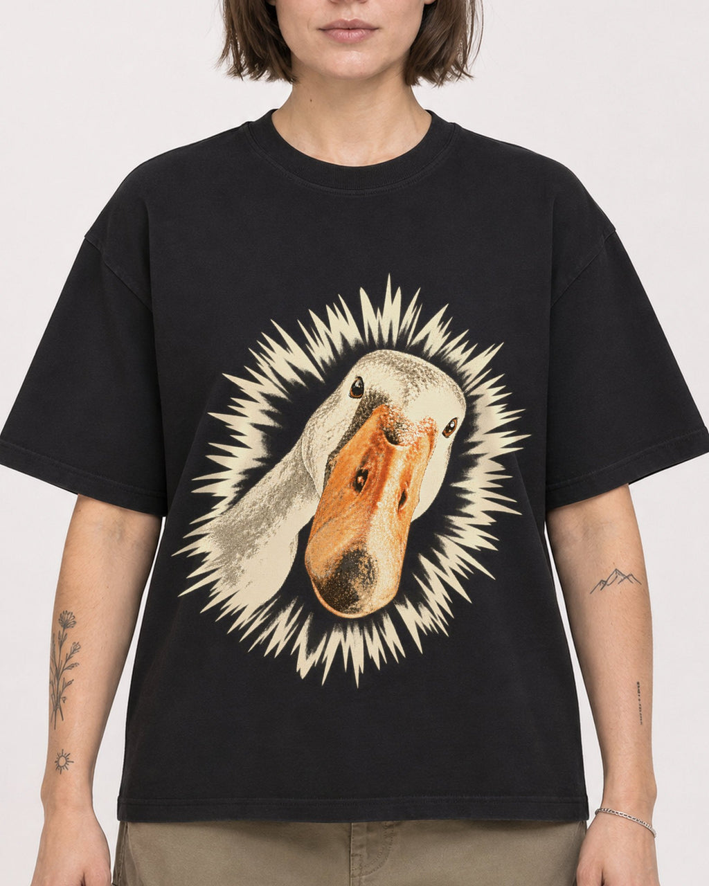 Mockup Boxy Heavyweight Tee Black female close-up 18