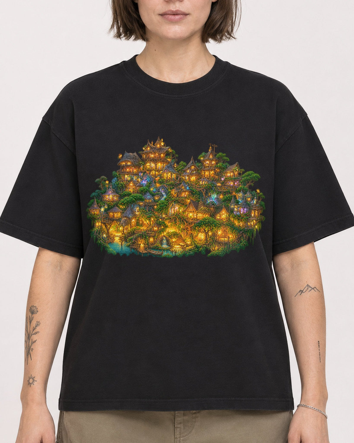 Mockup Boxy Heavyweight Tee Black female close-up 18