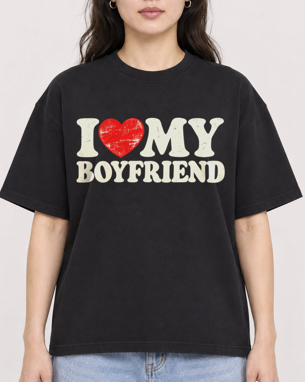 Mockup Boxy Heavyweight Tee Black female close-up 03
