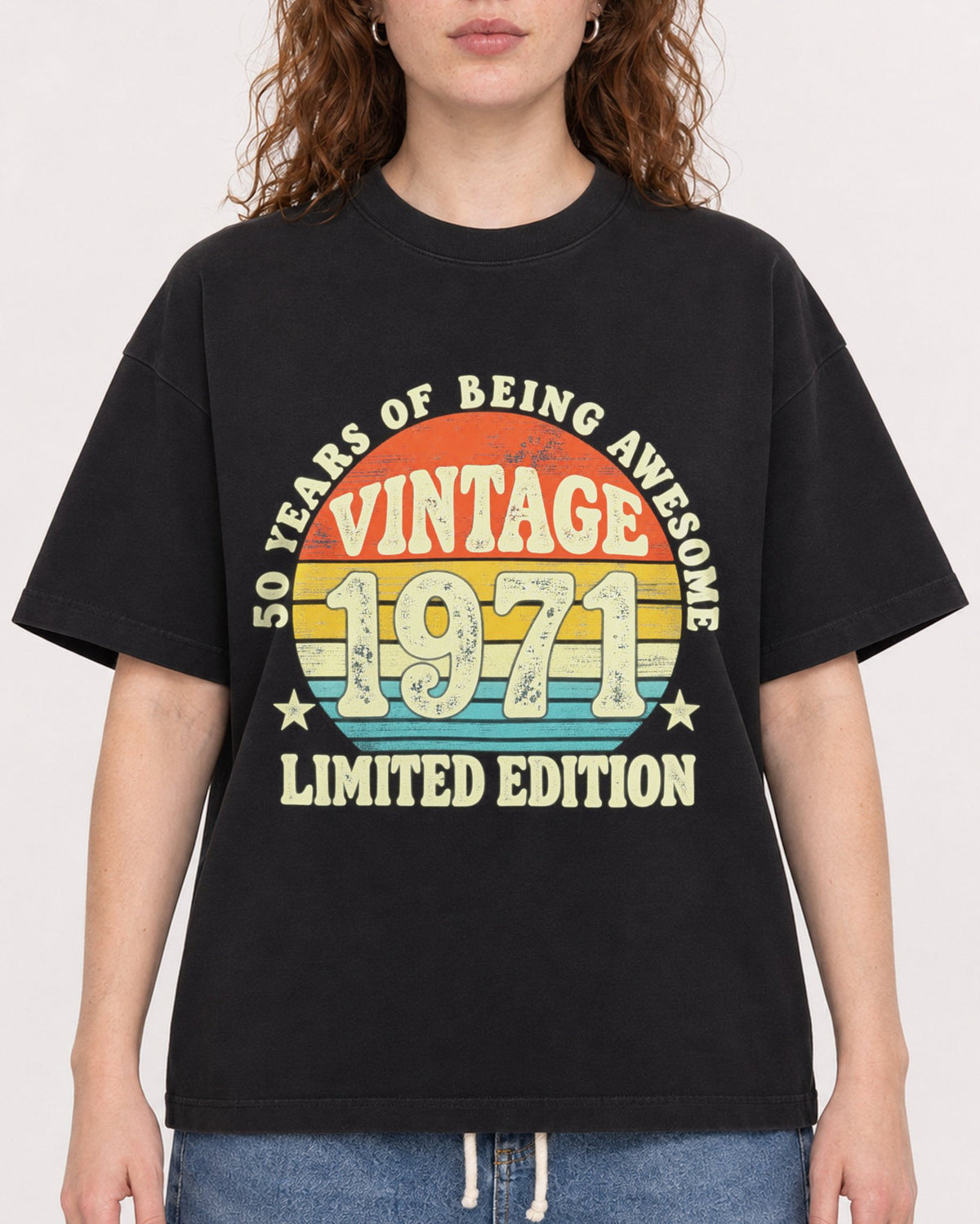Mockup Boxy Heavyweight Tee Black female close-up 09