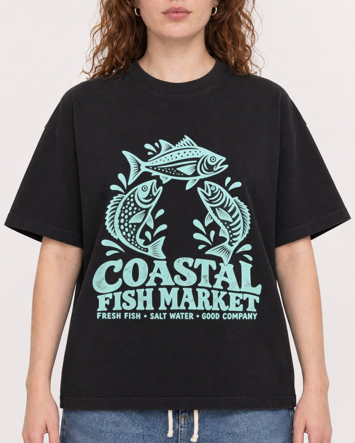 Mockup Boxy Heavyweight Tee Black female close-up 09