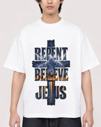Mockup Boxy Heavyweight Tee White male close-up 11