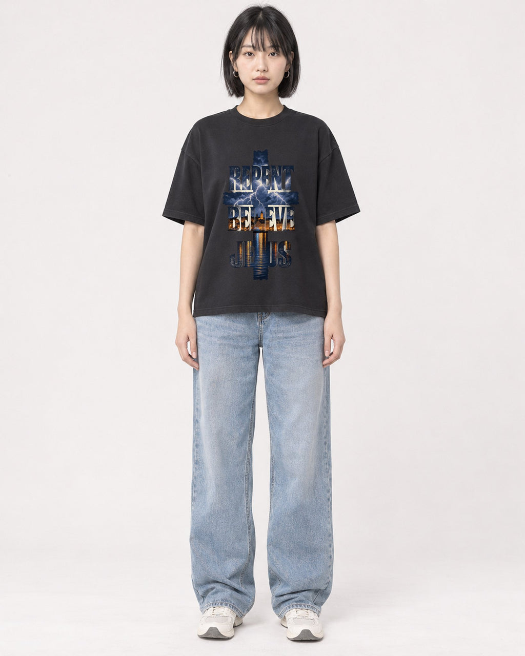 Mockup Boxy Heavyweight Tee Black female full-body 11