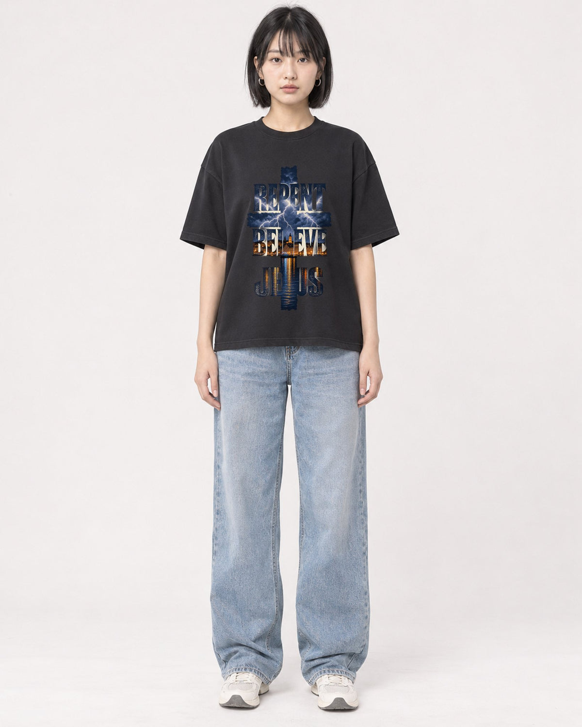 Mockup Boxy Heavyweight Tee Black female full-body 11