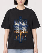 Mockup Boxy Heavyweight Tee Black female close-up 11