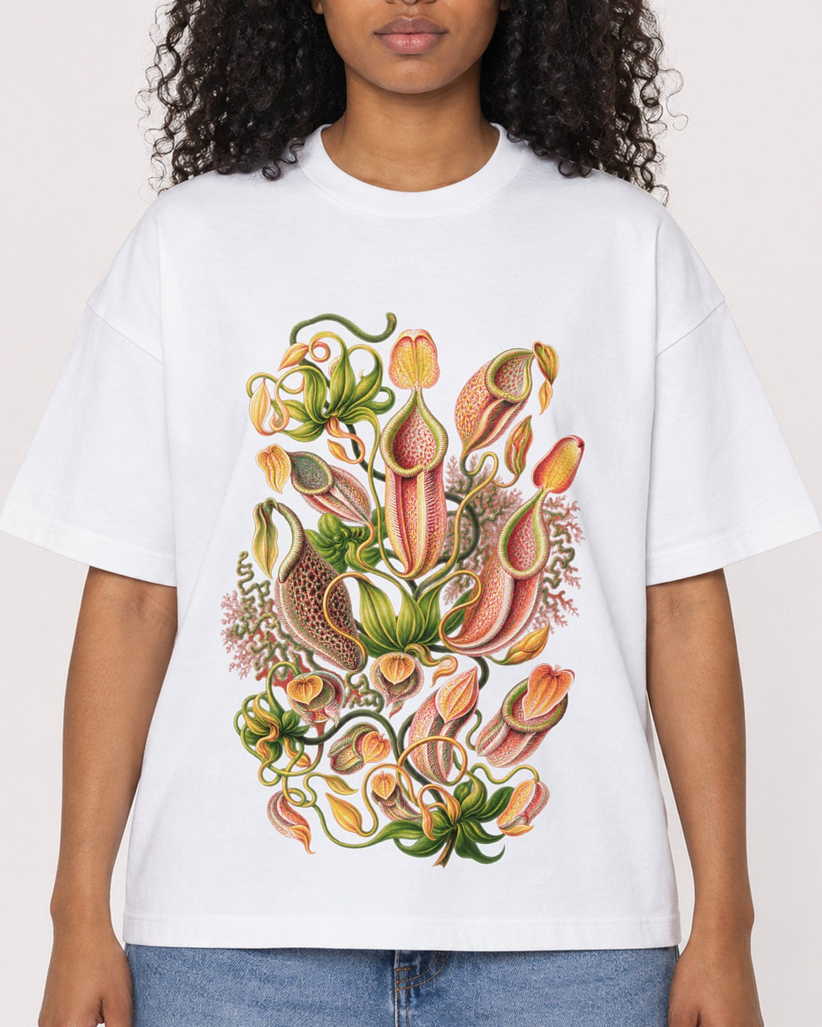 Mockup Boxy Heavyweight Tee White female close-up 05