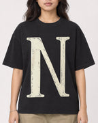 Mockup Boxy Heavyweight Tee Black female close-up 02
