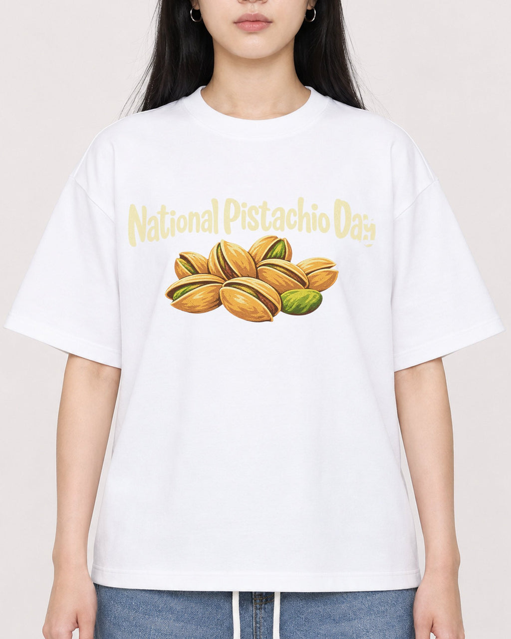 Mockup Boxy Heavyweight Tee White female close-up 01