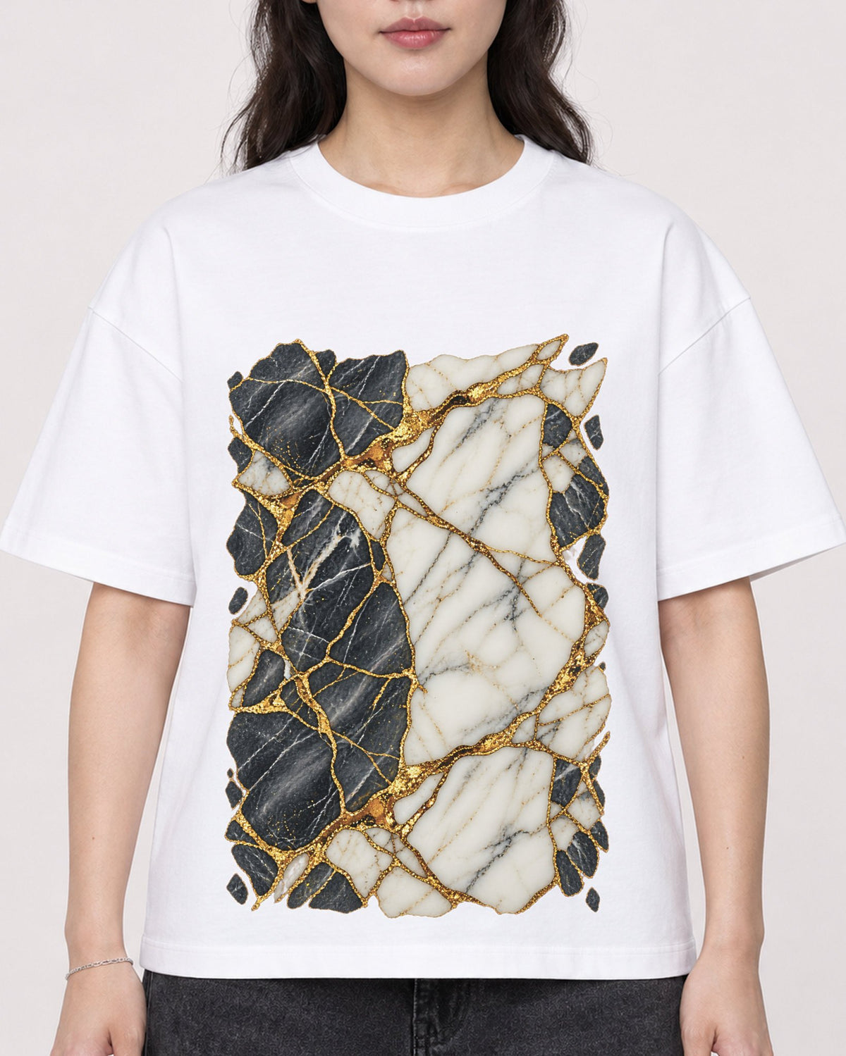 Mockup Boxy Heavyweight Tee White female close-up 03