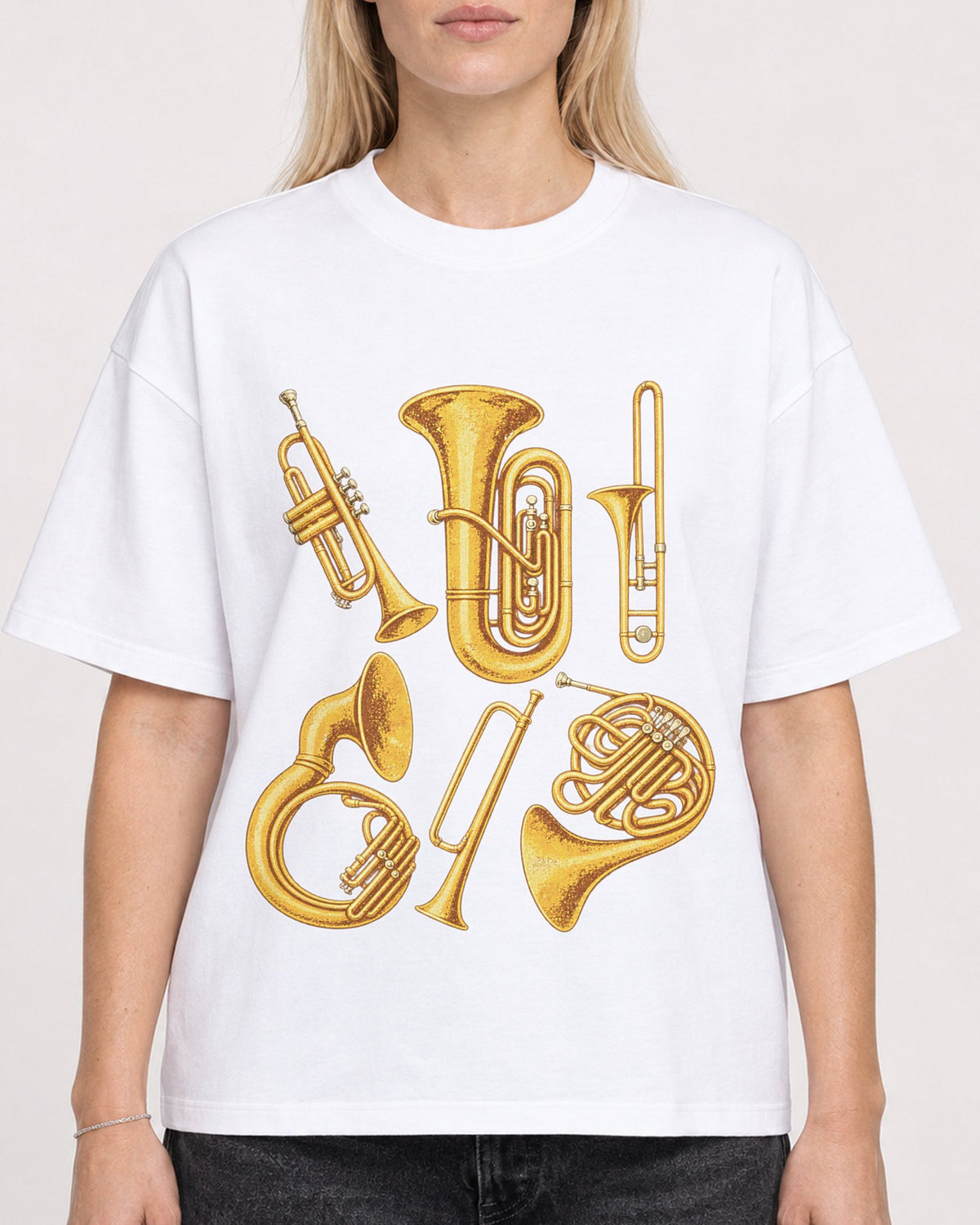 Mockup Boxy Heavyweight Tee White female close-up 08