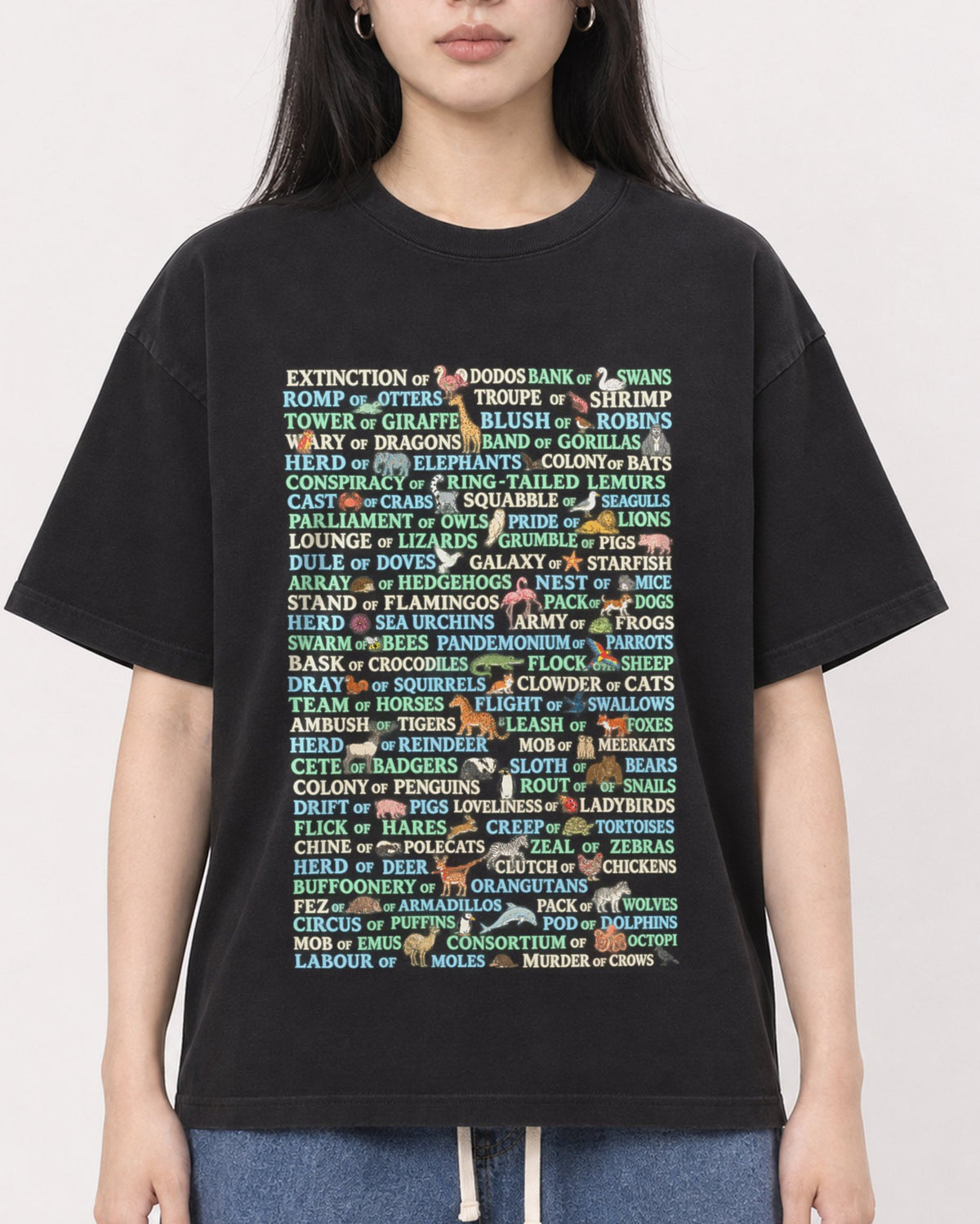 Mockup Boxy Heavyweight Tee Black female close-up 01