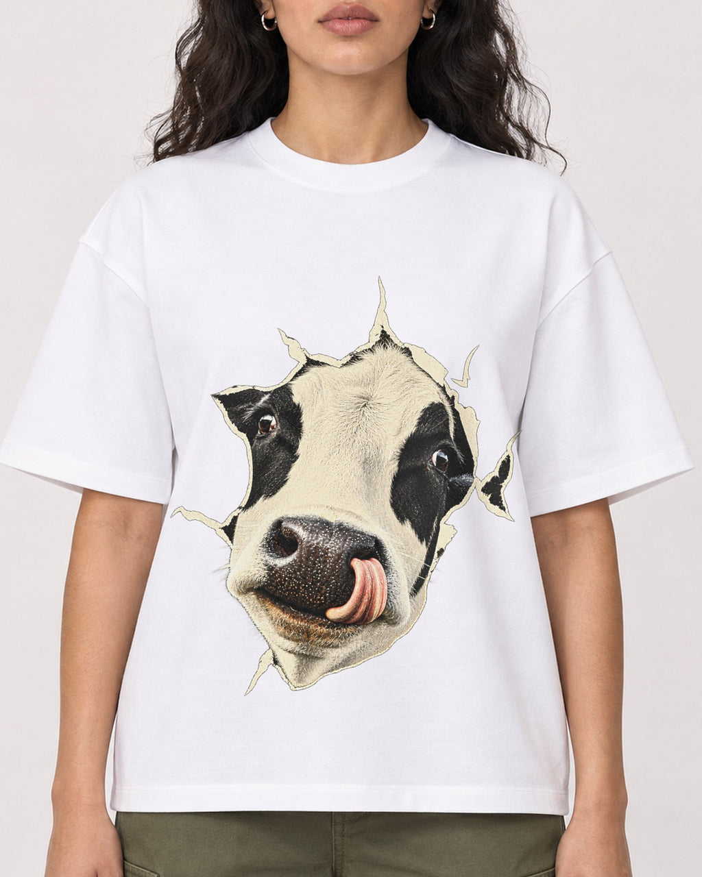 Mockup Boxy Heavyweight Tee White female close-up 07