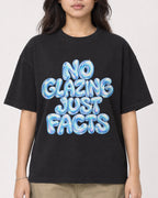 Mockup Boxy Heavyweight Tee Black female close-up 02