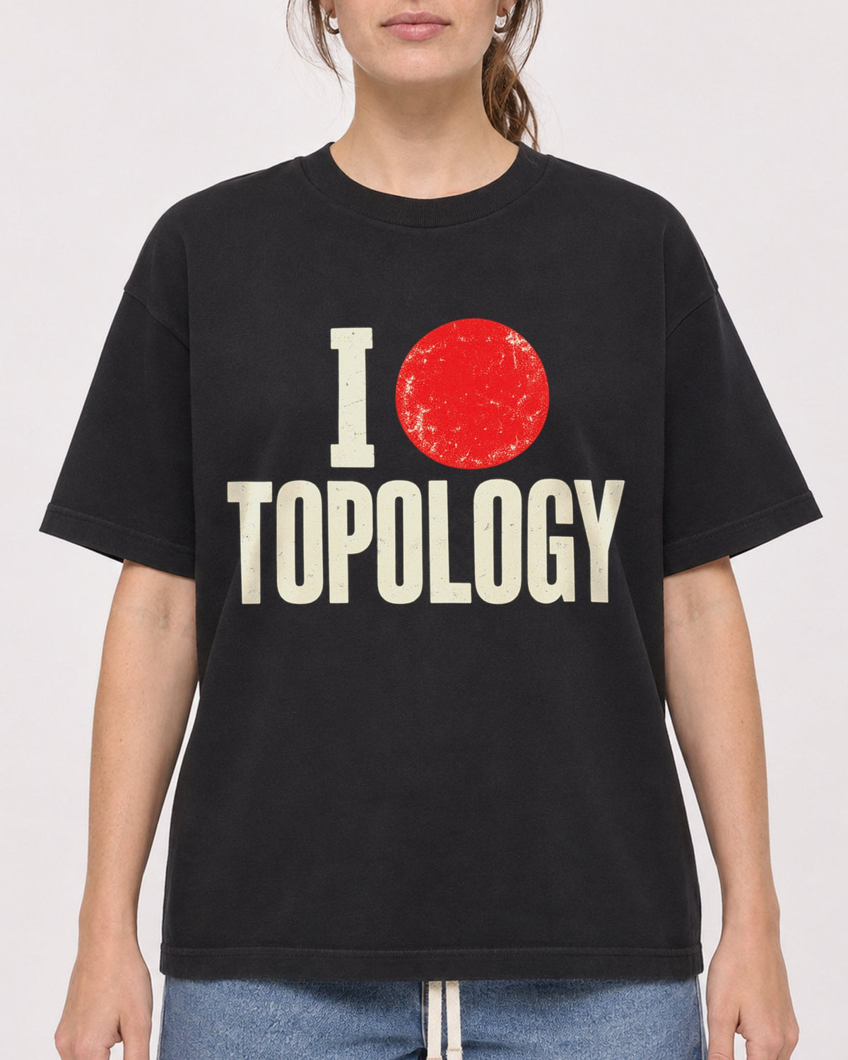 Mockup Boxy Heavyweight Tee Black female close-up 29