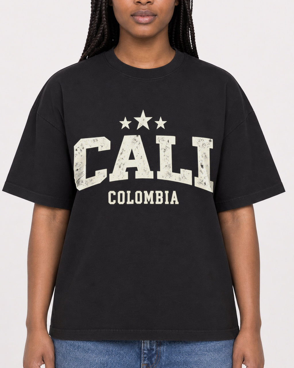 Mockup Boxy Heavyweight Tee Black female close-up 04